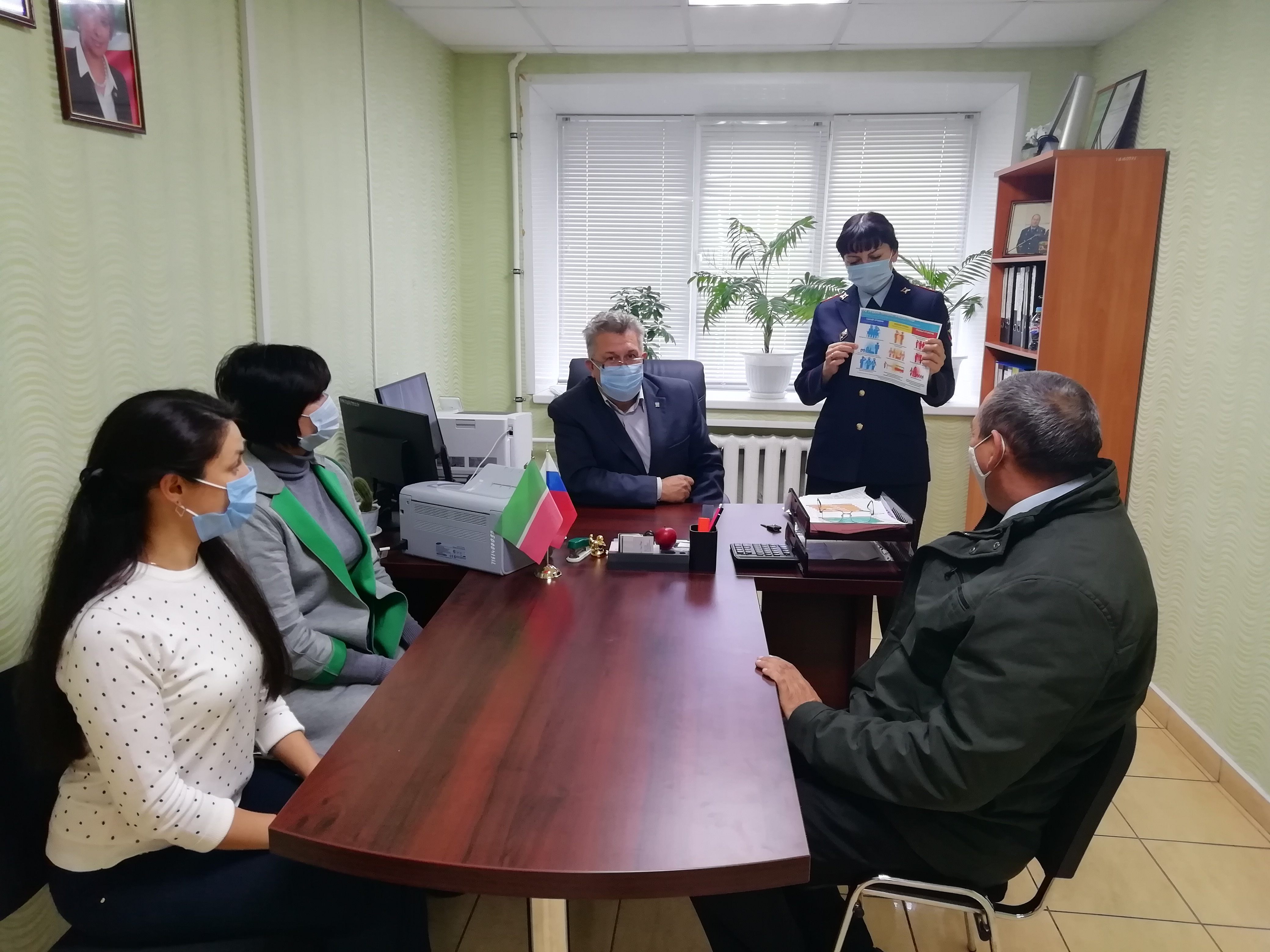Халыкны эш белән тәэмин итү үзәге хезмәткәрләре белән  «Ттерроризм идеологиясенә каршылык" темасына әңгәмә